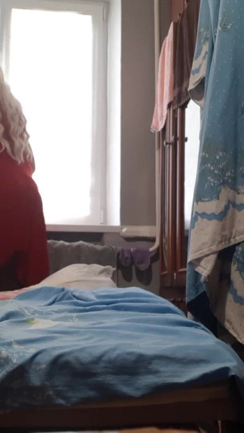 Moment memorabil de la "Mama vitregă blondă o seduce pe fiica vitregă roșcată și o fute în timp ce soțul ei face un duș"