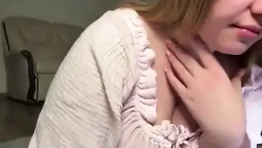 Jucielussie ve zıplayan büyük doğal memeler ile Ahegao