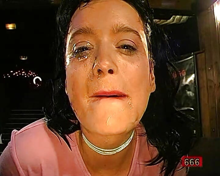 Eerste keer pis en klaarkomen bukkake en slikken vintage clip ggg John Thompson