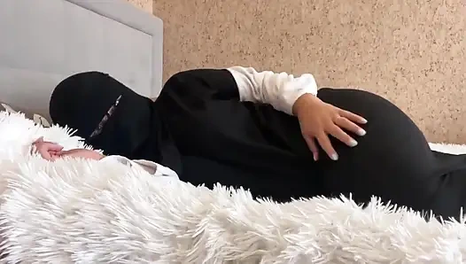 Arab MILF in Hijab Got Double Orgasm While Masturbating Her Pussy