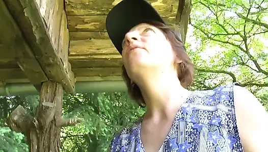 Wet Outdoor Mature FMM Threesome Fuck Makes the Hot Juices Squirt