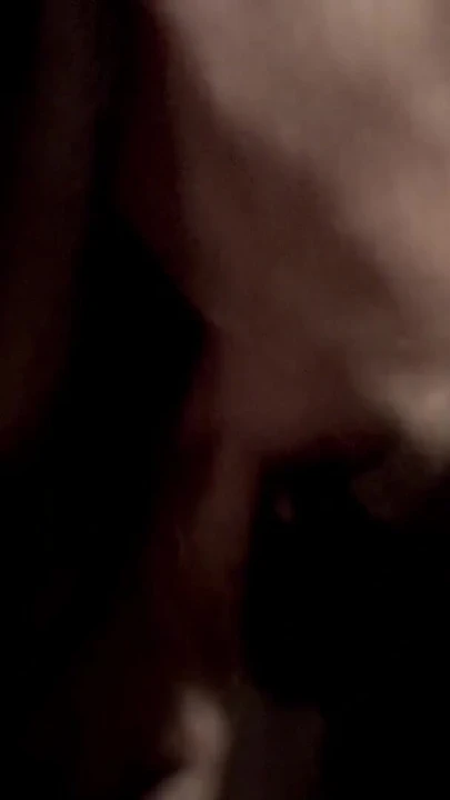 婊子在 Facefuck 卡车上被鸡巴堵嘴 | 短片 2