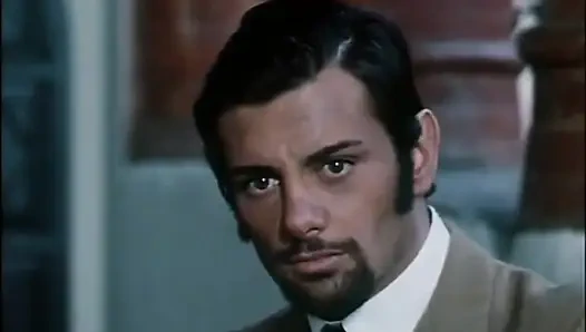 Красивая блондинка сосет член и трахается в замке