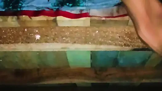 Sister-in-law's bad fucking and spreading both her legs, put the whole penis and took out the piss from the pussy.