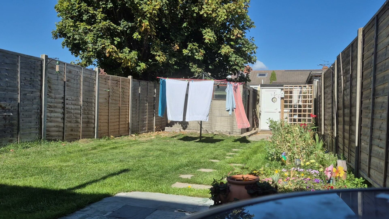 Dared to hang up clothes on washing line