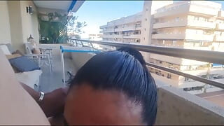 Làm tình trên ban công hợp pháp ở Marbella