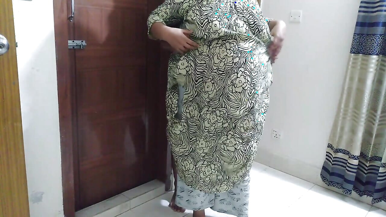 Ngentot teman ibu tiri arab di kamar mandi waktu dia lagi berkunjung ke rumahku