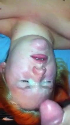 Keseronokan pancutan muka blonde