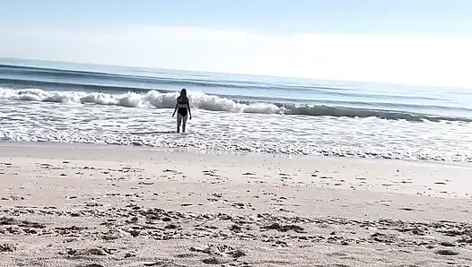 Sehari di pantai sama 67 dewi