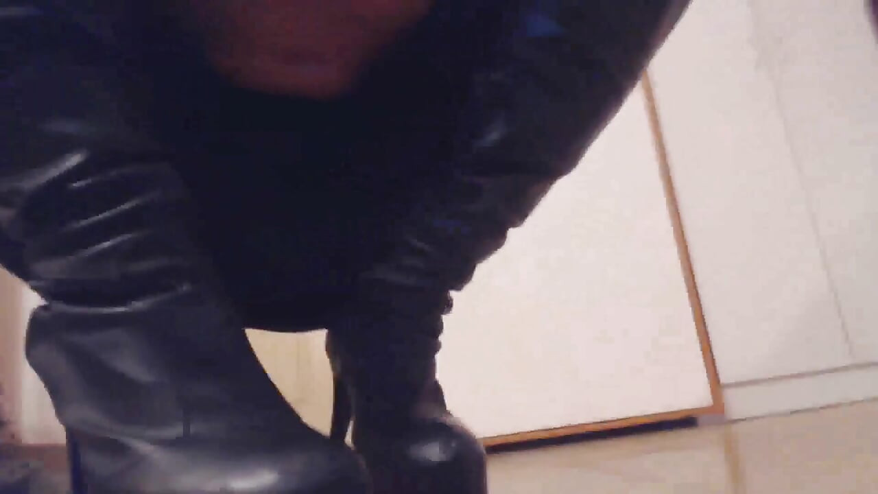 Vivien의 핫한 에로틱한 섹시한 부츠 플레이