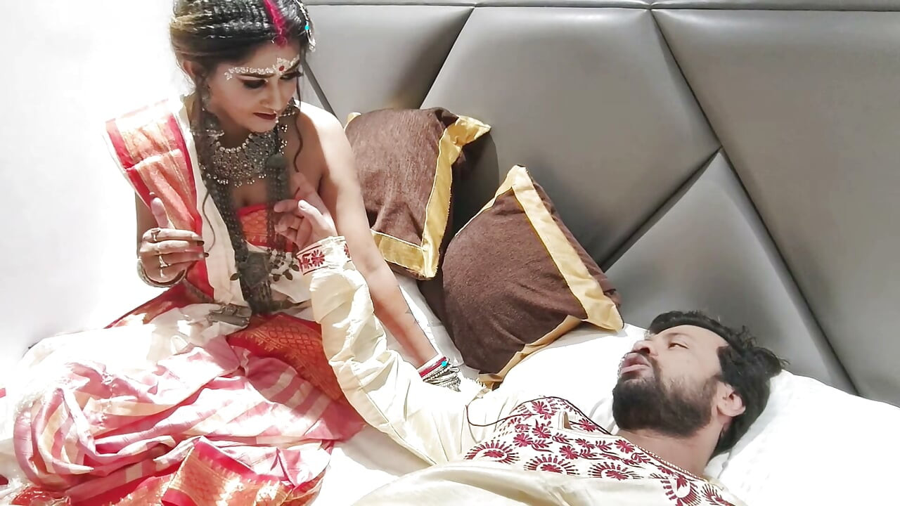 Desi suhagrat gününde koca ilk kez sert sikiş yaptı