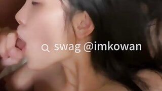 在面部和吞咽后，饥渴的妻子imkowan继续自慰。 swag.live