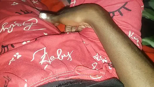 Fingering memekku sendiri di depan pacarku