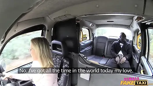 Female fake taxi - fahrerin füllt beide löcher