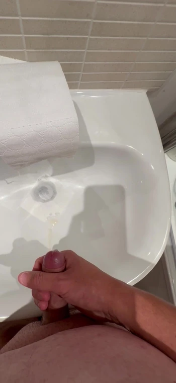Chubby Small Cock Cumshot!