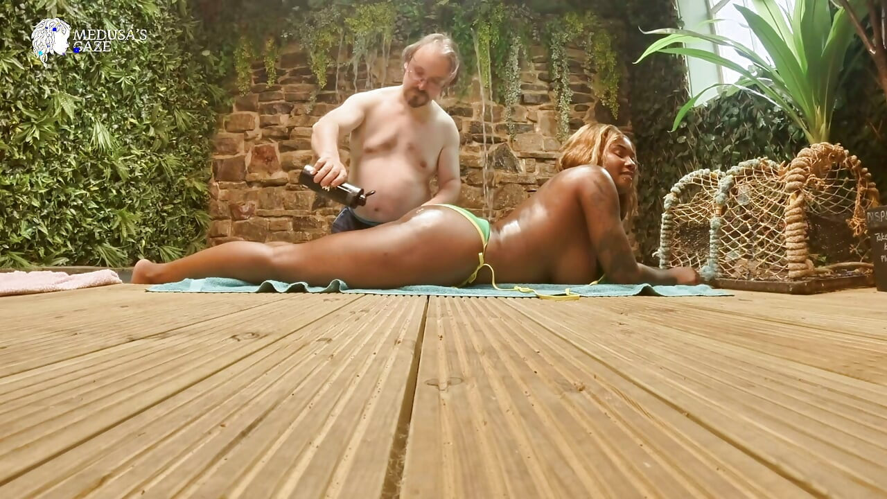 Interraciale Waterval Zwart Meisje Massage Spuitende Xeinna Rose Creampie