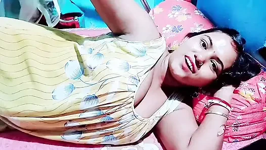 Ateşli yengem odamda tamamen mastürbasyon yaparken beni yakaladı