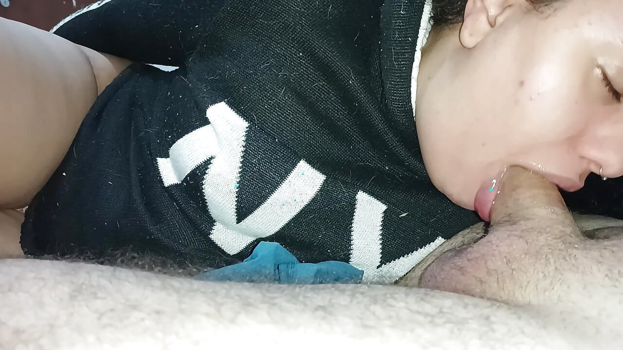 CLOSE UP SMEARED OF THE BEST BLOWJOB IN THE WORLD, SHE LOVES TO SUCK LIKE THIS