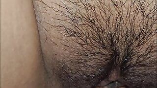 masturbación de cerca con coño mojado