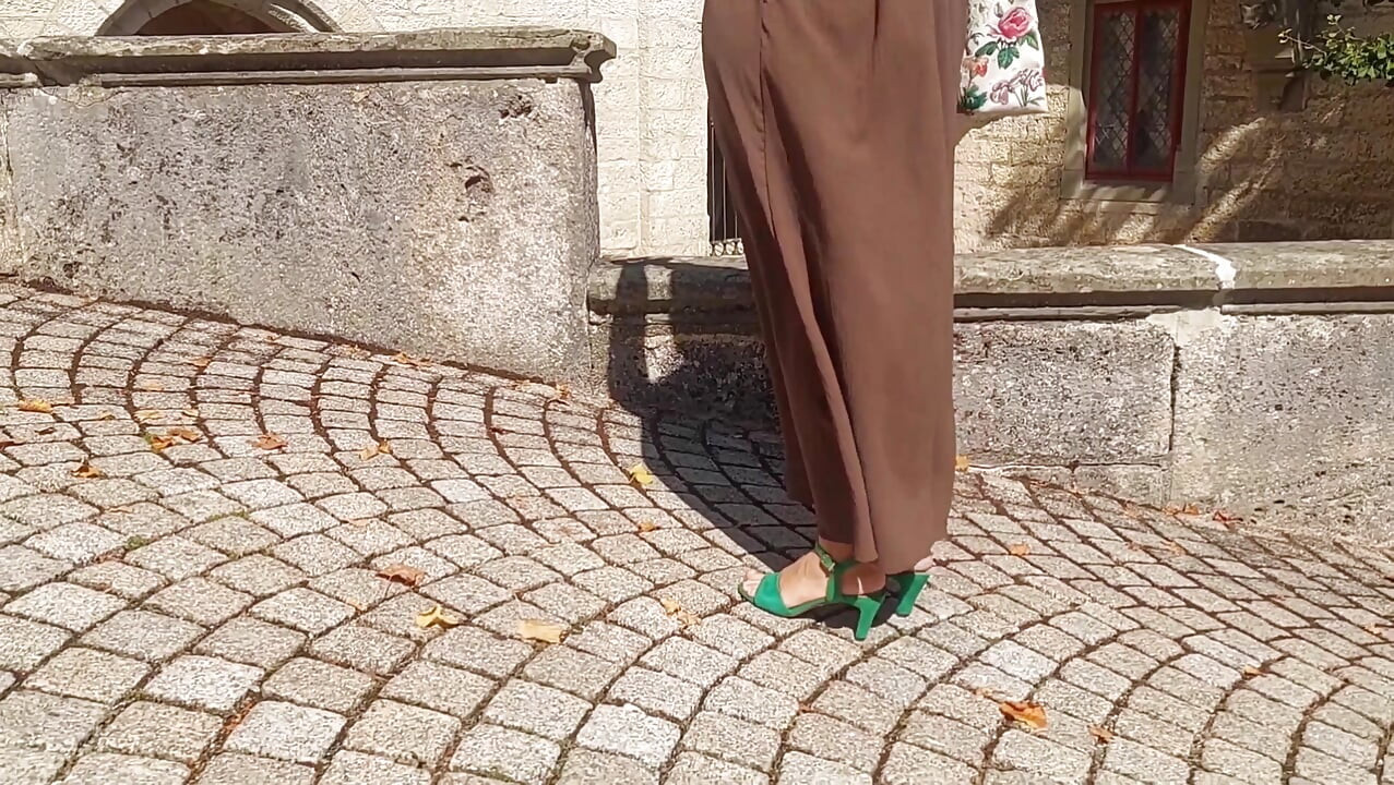 زوجة هواة شقراء جميلة سيلينا تستمتع بالجنس بعد المشي