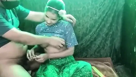 When the sister-in-law came with her wedding card, the brother-in-law caught her in the hotel, fucked her and made her pregnant.