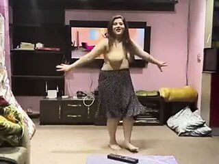 Pakistaans meisje - naakt dansen op een privéfeestje.