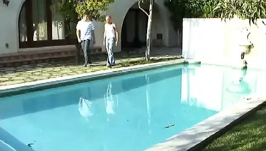 Enrique Currero ve Tyler Aston