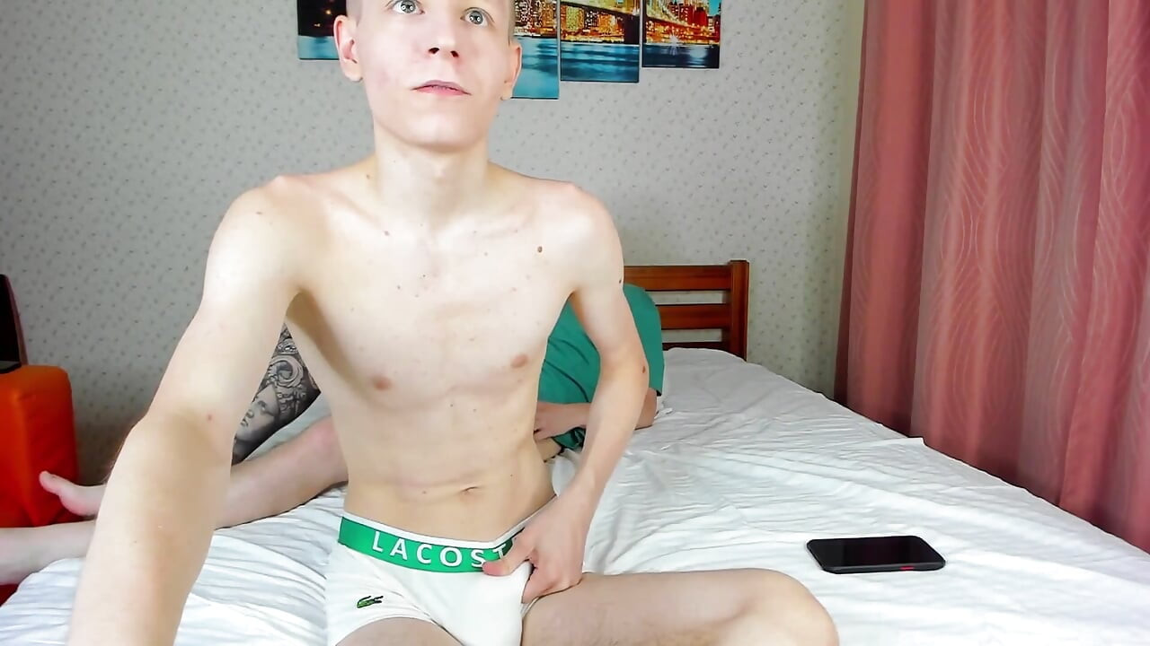 只要用他的美味球一起吃他的鸡巴!