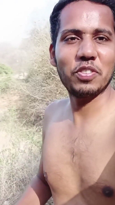 Masturbasi telanjang di taman | Klip 1
