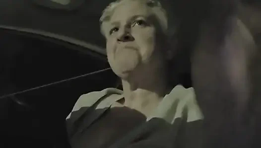 Arkadaşlarım edepsiz külotlu çorabımdan ayrılırken arabamda bana fışkırıyor bölüm 1/2