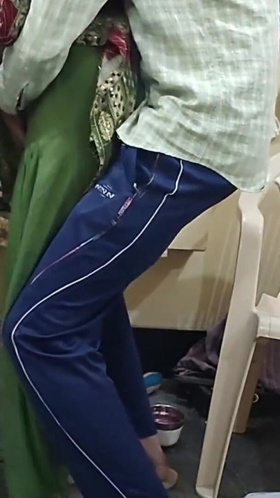 我的继母生气了，我调情然后用手指插她的菊花，继母站着做爱 | 短片 3