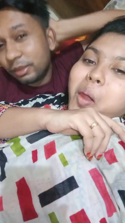 Lenyűgöző pillanat a "Bengáli Marriage Frist Night Video" -ból