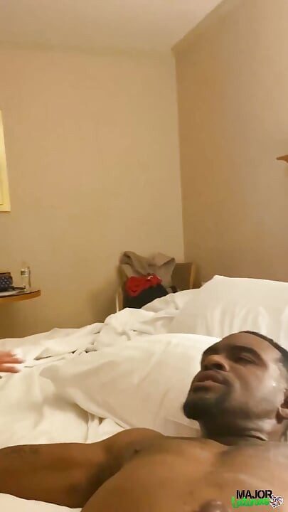 Grande rabo latino leva tarde da noite grande pau preto de Rome Major