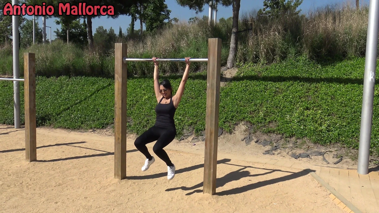 Fucking a Hot Latina in a Public Park