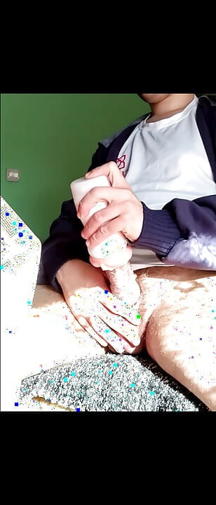 Young Gay curious to try a pussy