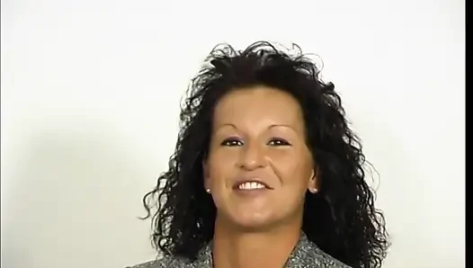 Hairy mature pleasures herself at the casting