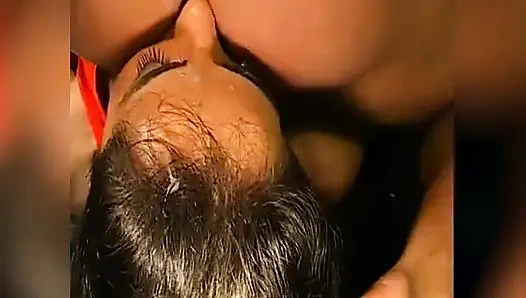 GGG Джон Томпсон - пир спермы для брюнетки