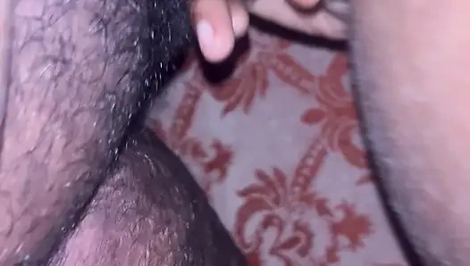 Pasangan telugu telugu yang baru nikah lagi asik ngentot gaya doggy sampai dicrot di dalam
