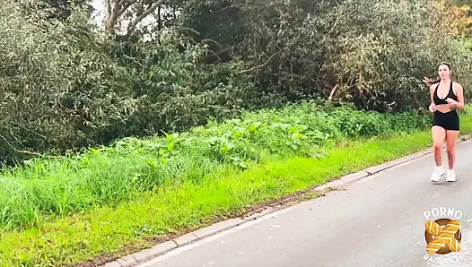 Venüs, güzel esmer, sert sikişmeyi seviyor