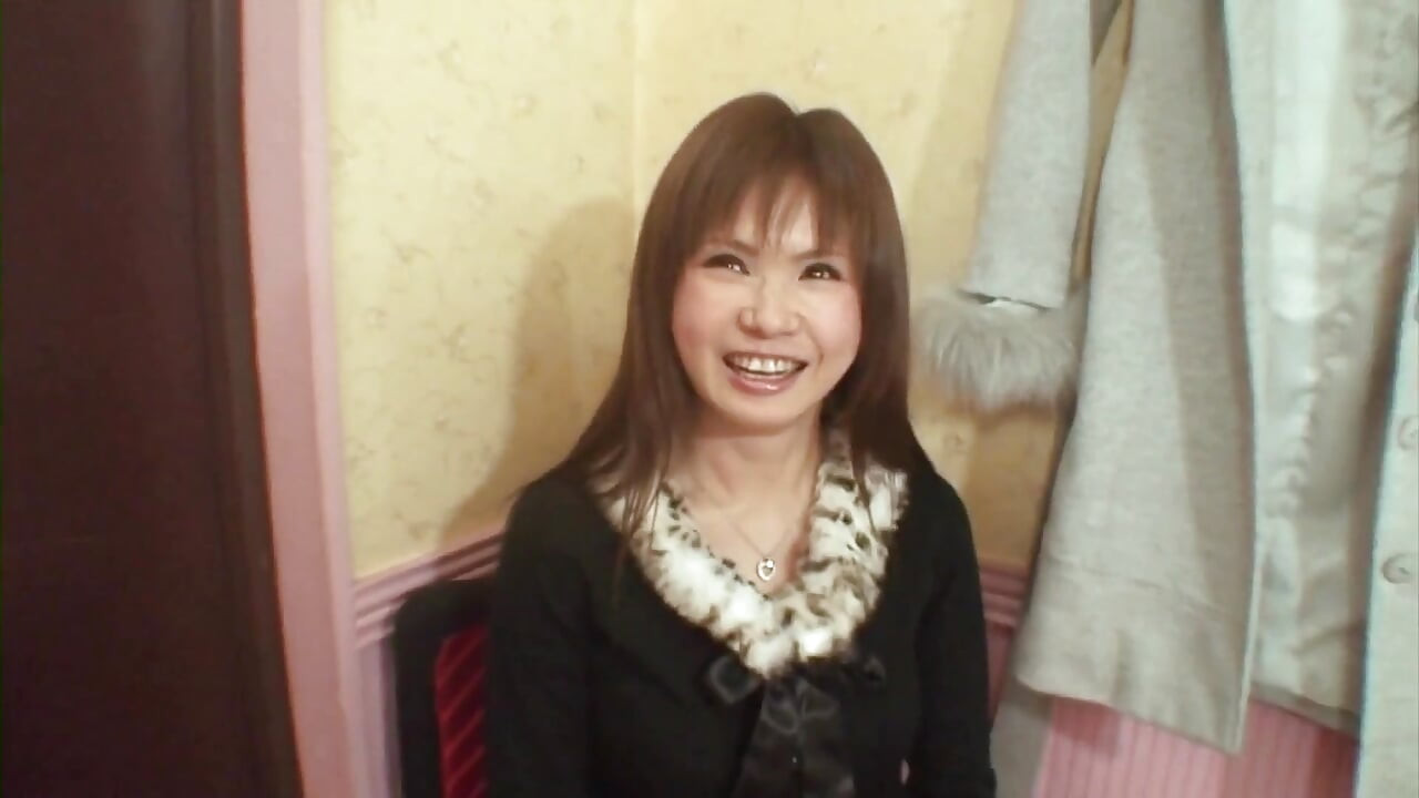 Japanese shaved MILF pussy creampie