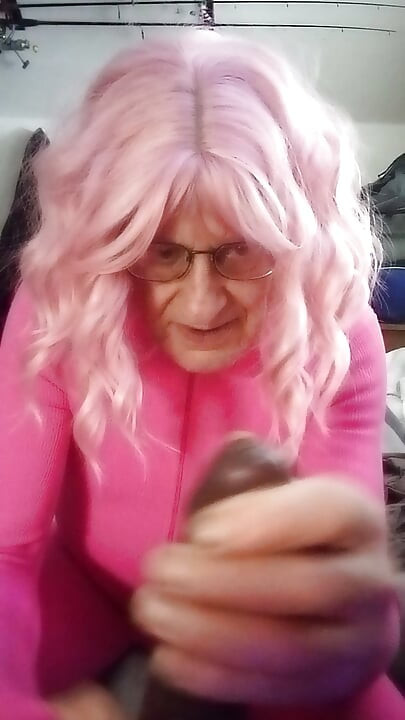 Pink Patti Shows off Her New Thrusting/vibrating Dildo.