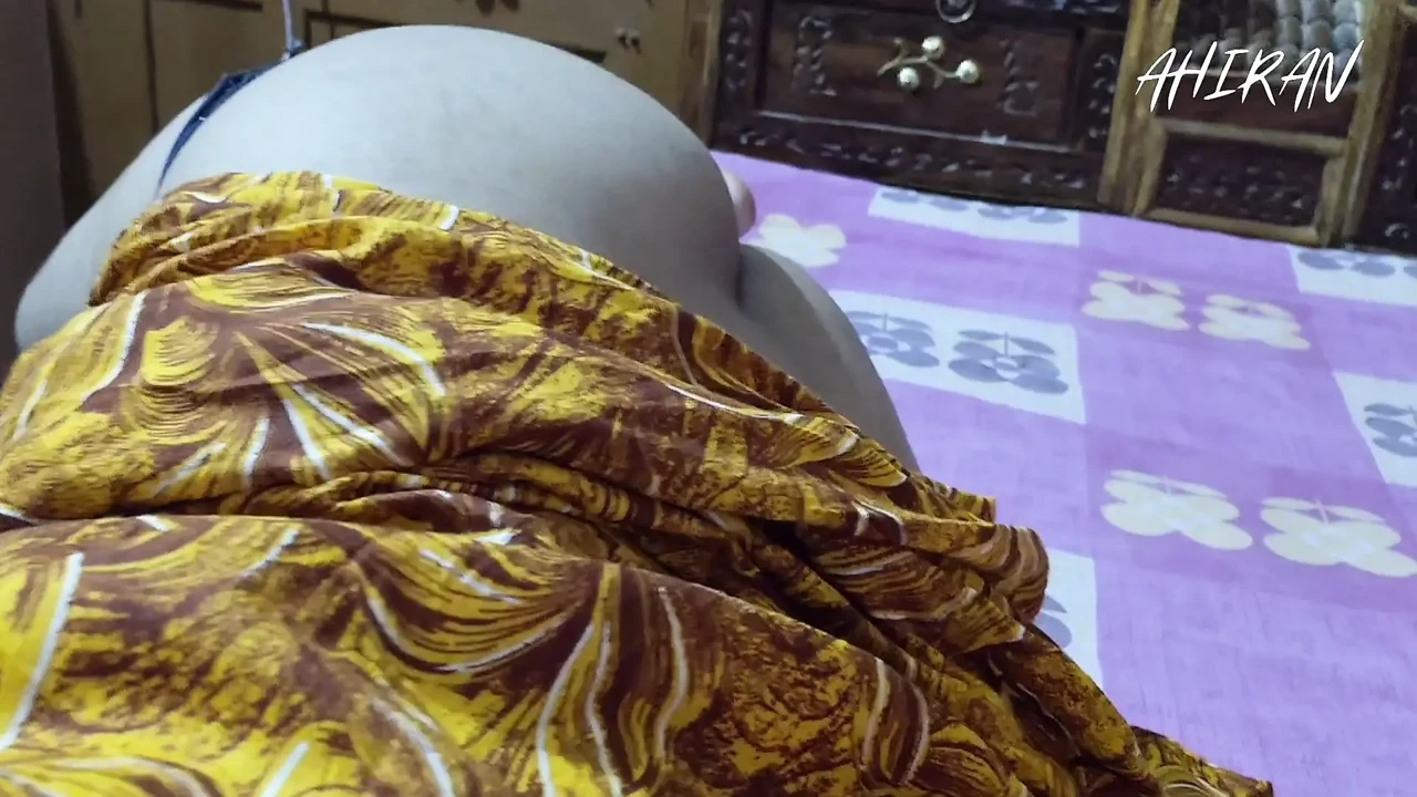 INDIAN VILLAGE DESI HOT GIRL ASS REVIEW AND FORPLAY WITH HER BOYFRIEND IN BEDROOM. HUGE ASS VIEW.