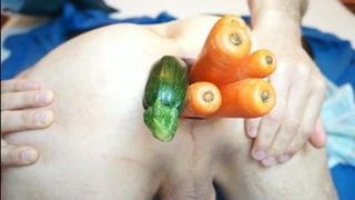Наполнение моей задницы анальным зиянием овощей 06.2013