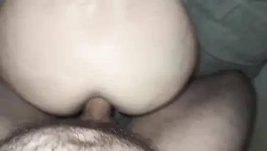 Seks oyuncağı sikiş ve boşalma