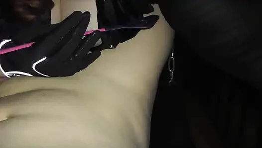 Dear Swing dengan sarung tangan seksi untuk menghibur budak seksku