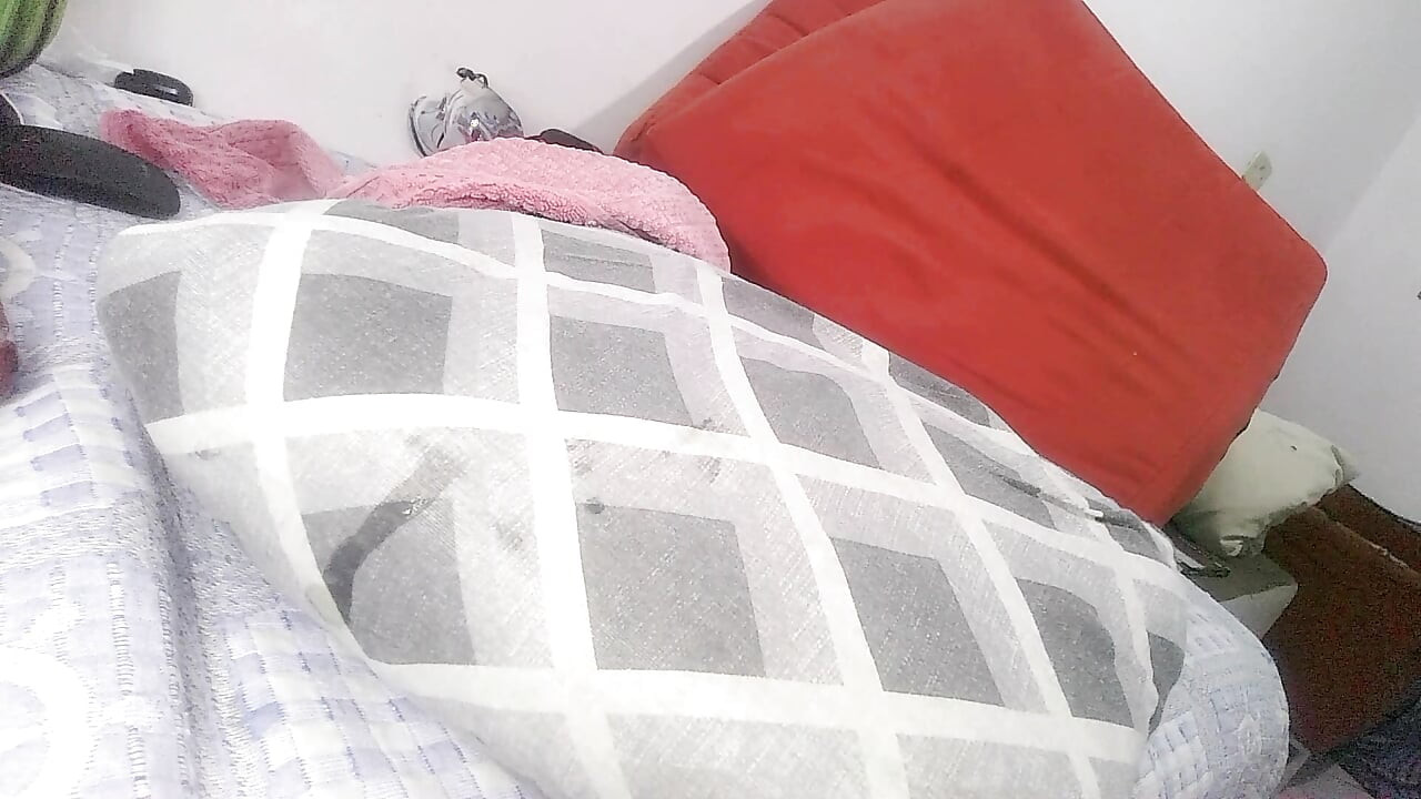 Joc cu fundul lung cu vibratorul meu imens negru