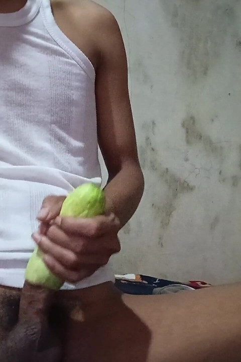 Jujut Expression Playing Solo Using Cucumbers That Have Been Hollowed Out