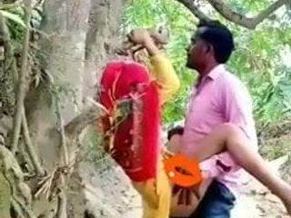인도 소녀와 섹스하는 정글