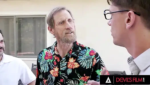 Film mesum - selina bentz si cewek nudis seksi dientot sama arsitek di halaman belakang rumahnya