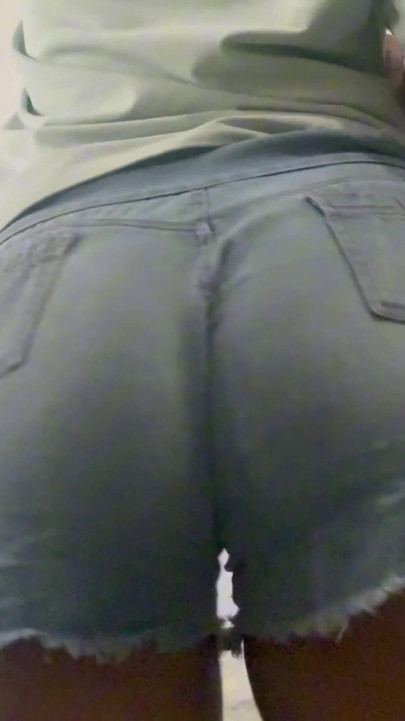 セクシーなモレナが生々しくお尻をトゥワークする |クリップ1